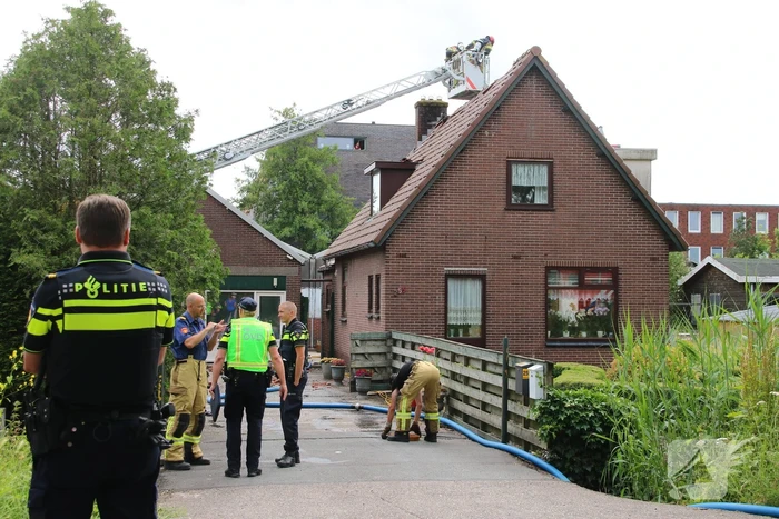 Flinke schade aan dak na woningbrand