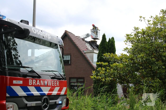 Flinke schade aan dak na woningbrand