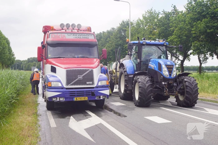 Vrachtwagen komt met pech te staan door brand