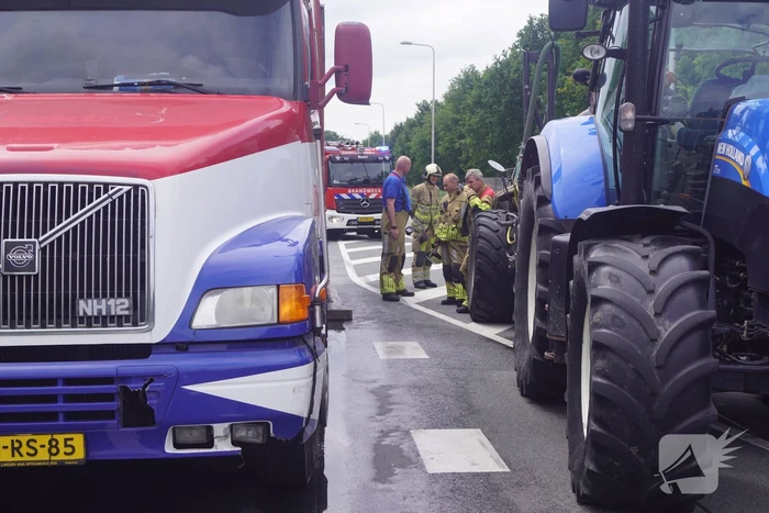 Vrachtwagen komt met pech te staan door brand