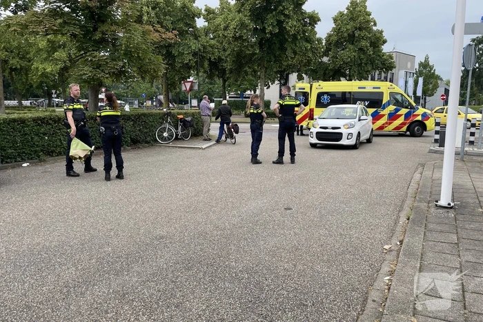 Fietsster gewond bij botsing met auto