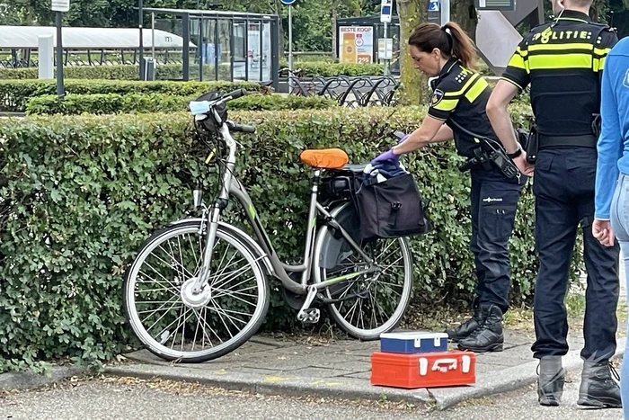 Fietsster gewond bij botsing met auto