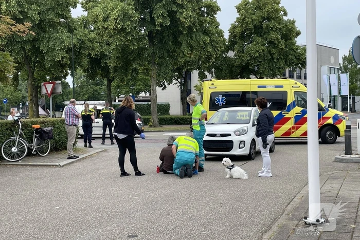 Fietsster gewond bij botsing met auto