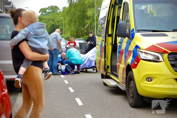 Fietser gewond bij botsing met autoportier