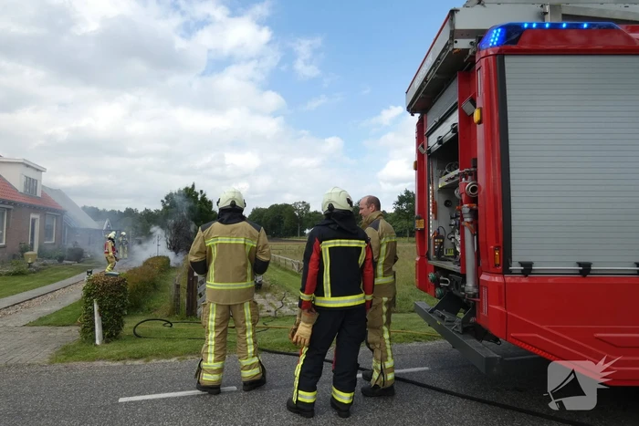 Stuk struiken gaan in vlammen op