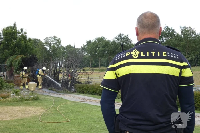 Stuk struiken gaan in vlammen op