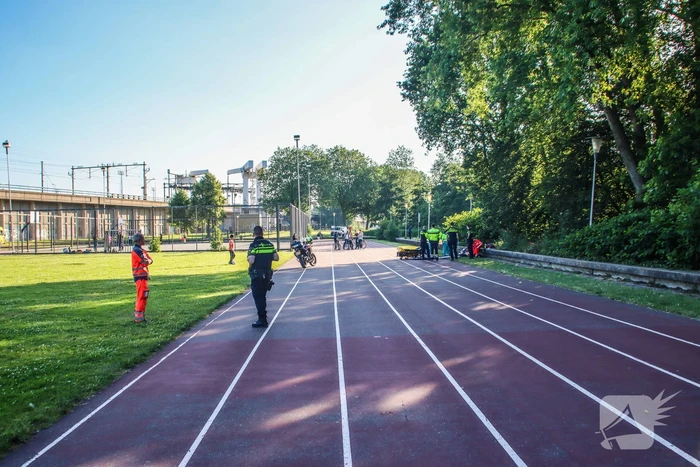 Persoon zwaargewond bij incident op atletiekbaan