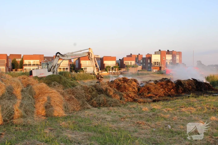 Veel rook bij brand in berg gras