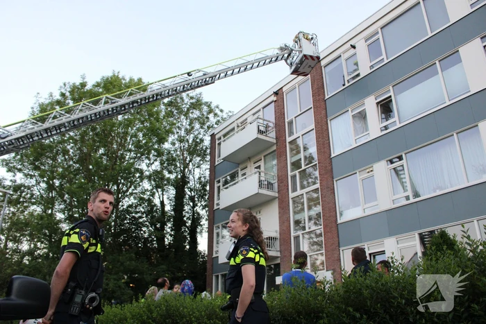 Flat deels ontruimd door brandlucht