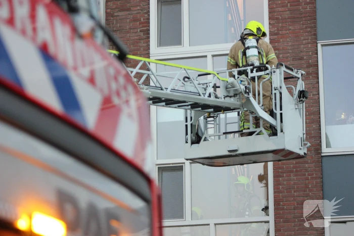 Flat deels ontruimd door brandlucht