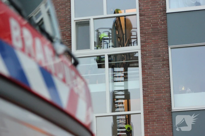 Flat deels ontruimd door brandlucht