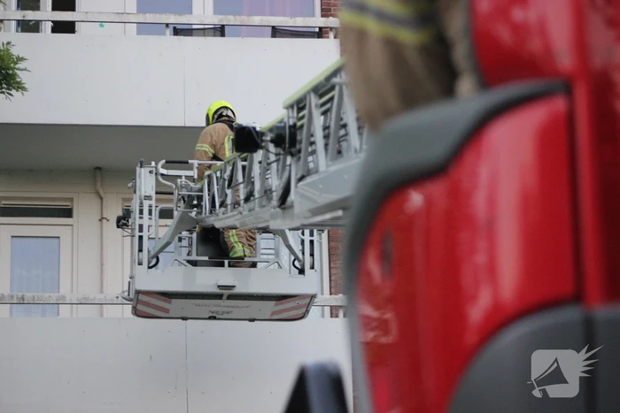 Flat deels ontruimd door brandlucht