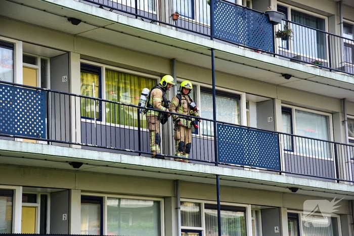 Bank in kelderruimte in brand gevlogen
