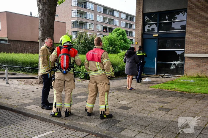 Bank in kelderruimte in brand gevlogen
