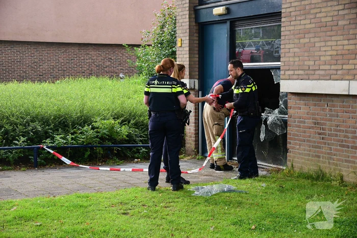 Bank in kelderruimte in brand gevlogen