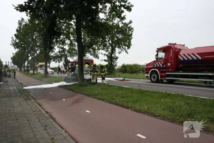 Auto verwoest door uitslaande brand