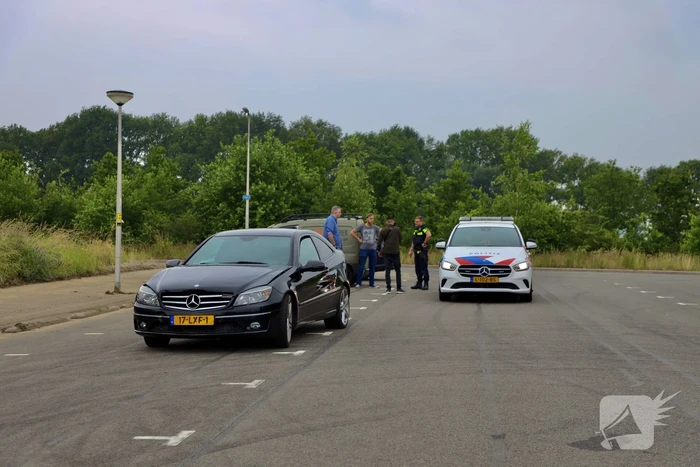 Auto botst achterop bestelwagen
