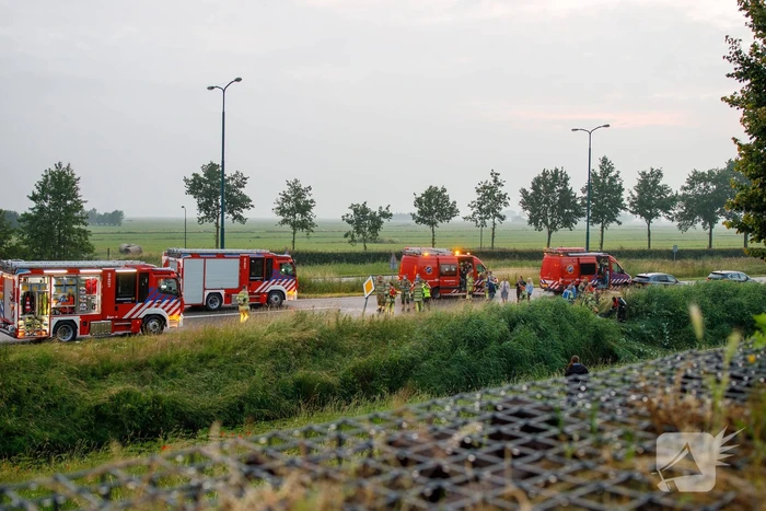 Persoon gered uit te water geraakte auto