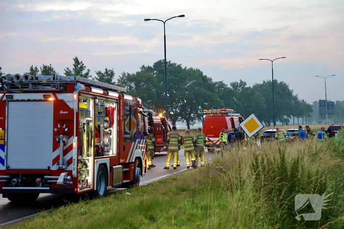 Persoon gered uit te water geraakte auto