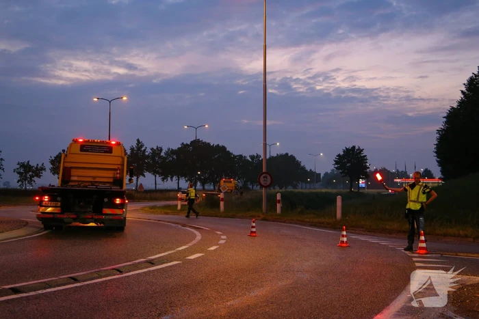 Persoon gered uit te water geraakte auto