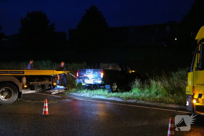 Persoon gered uit te water geraakte auto