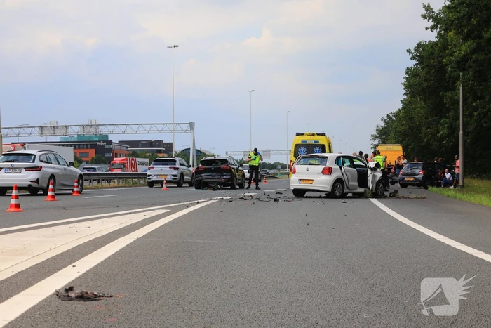 Meerdere voertuigen betrokken bij kop-staart botsing