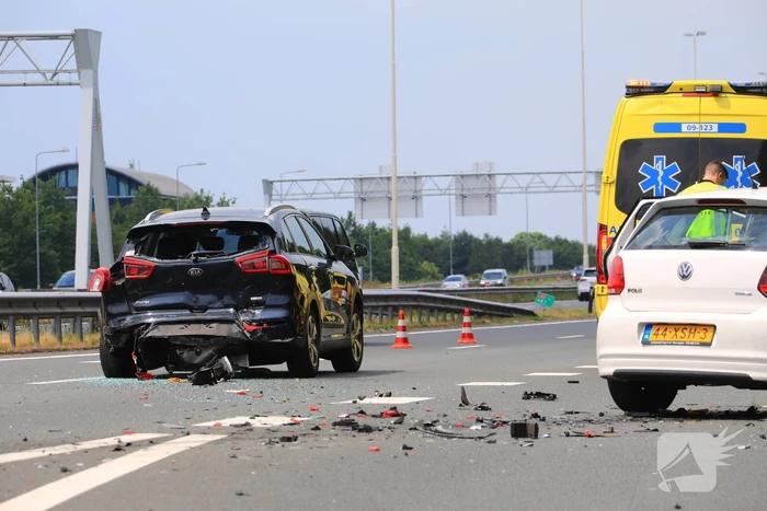 Meerdere voertuigen betrokken bij kop-staart botsing