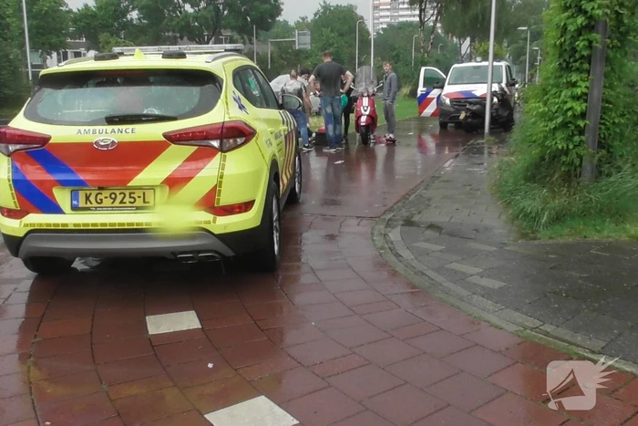 Scooters botsen op fietspad