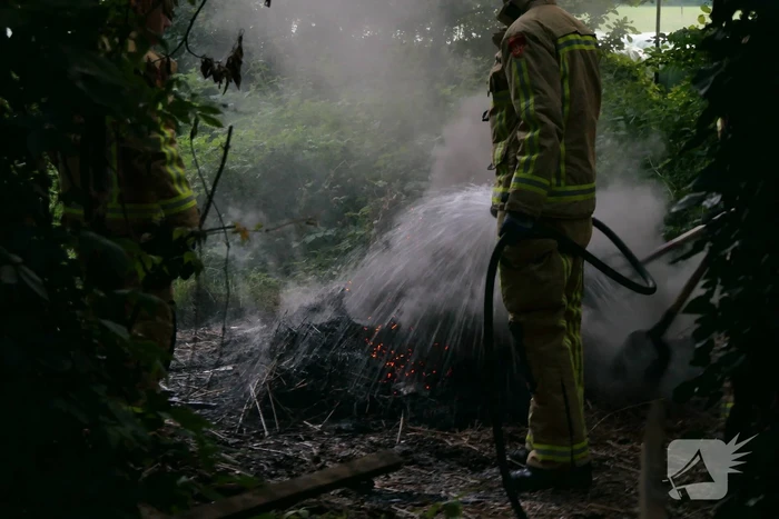 Politiehelikopter ontdekt brand in bosgebied