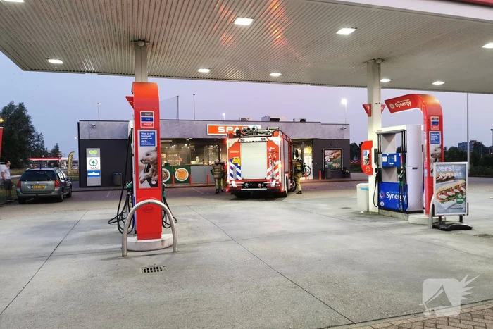 Rookgenerator gaat af bij Esso-tankstation