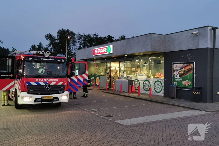 Rookgenerator gaat af bij Esso-tankstation