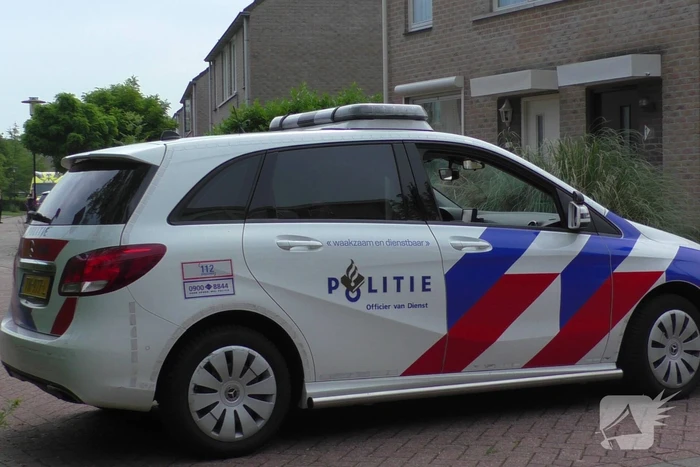 Buurtbewoners moeten binnen blijven na melding van schietpartij