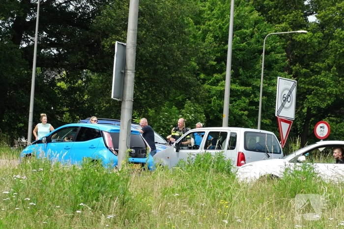 Flinke schade bij aanrijding op kruising