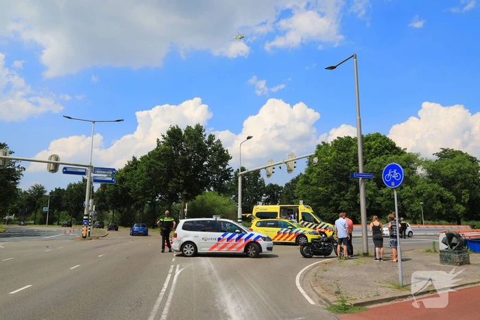 Motorrijder ernstig gewond automobilist rijdt door