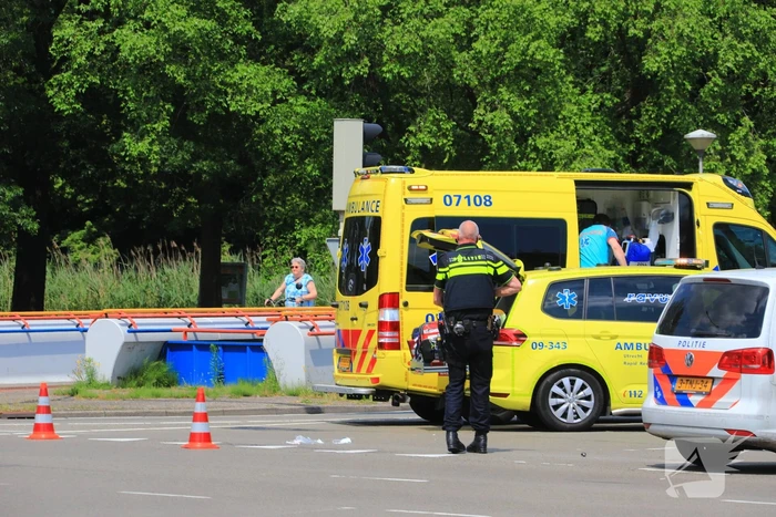 Motorrijder ernstig gewond automobilist rijdt door
