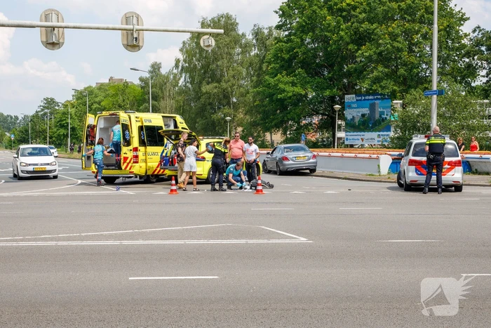 Motorrijder ernstig gewond automobilist rijdt door