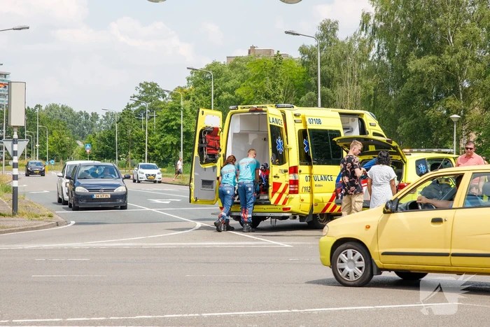 Motorrijder ernstig gewond automobilist rijdt door