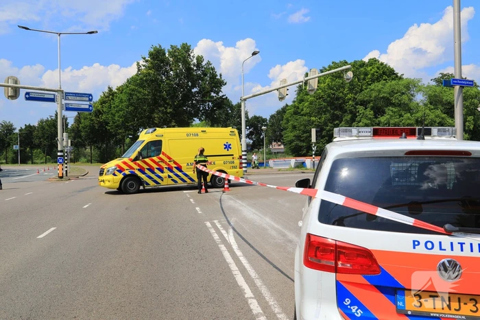 Motorrijder ernstig gewond automobilist rijdt door