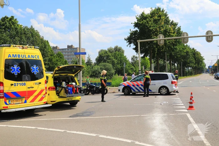 Motorrijder ernstig gewond automobilist rijdt door