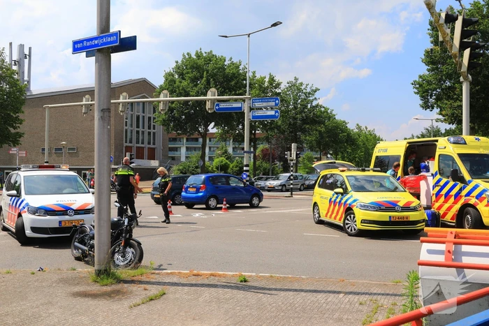 Motorrijder ernstig gewond automobilist rijdt door