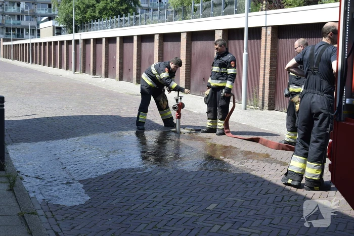 Afval in ondergrondse container vat vlam