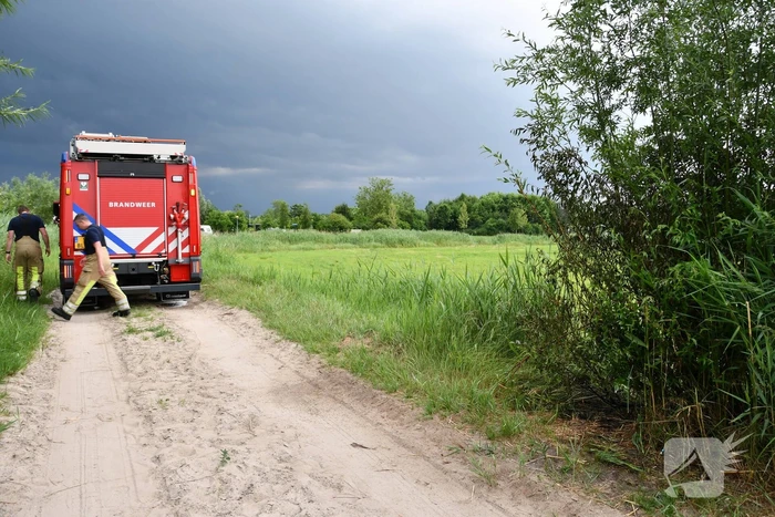 Omwonende ontdekt brand in bosjes