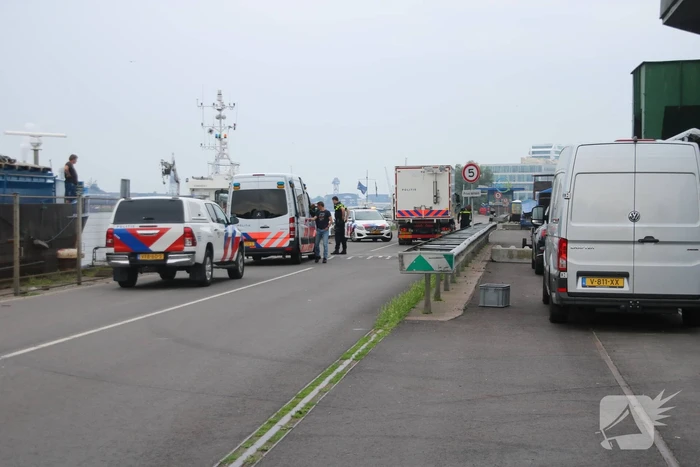 Politie haalt lichaam uit water Westelijk Havengebied
