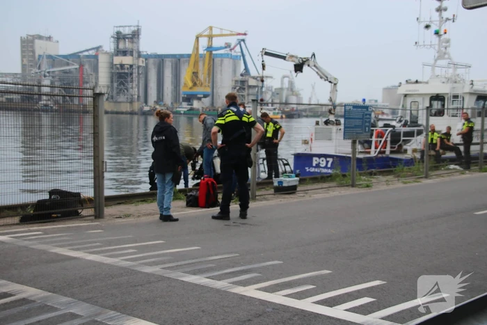Politie haalt lichaam uit water Westelijk Havengebied