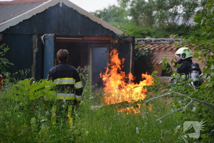 Brandweer blust hevige buitenbrand