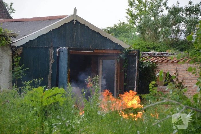 Brandweer blust hevige buitenbrand