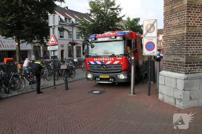 Brandweer doet onderzoek naar mogelijke brand op dak Museum W