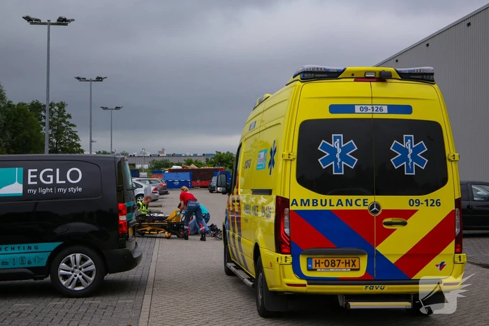 Fietser geschept op parkeerterrein Praxis