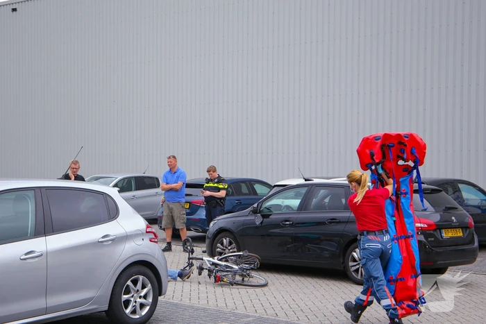 Fietser geschept op parkeerterrein Praxis