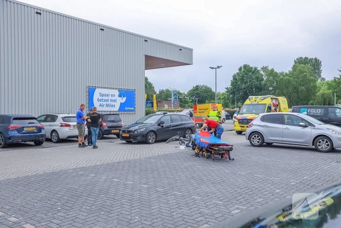 Fietser geschept op parkeerterrein Praxis